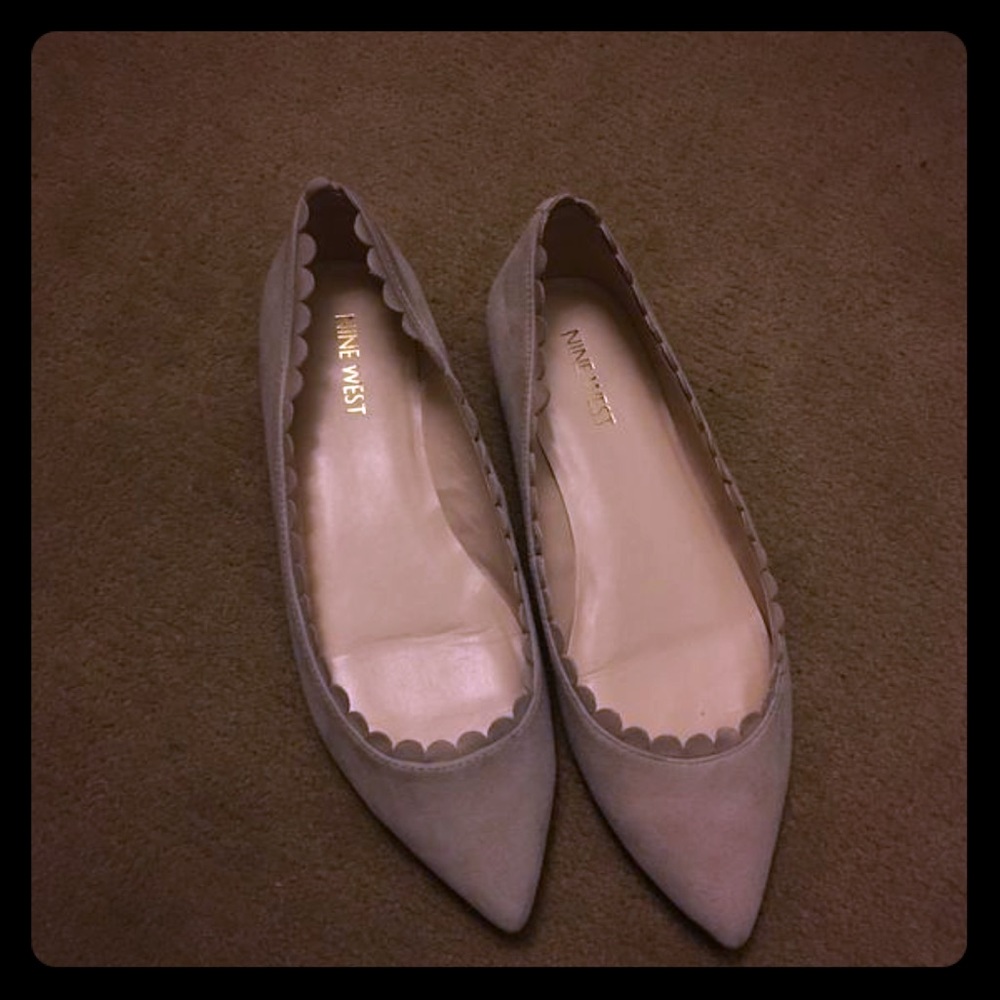 Size 7.5 Nine West pointed toe flats